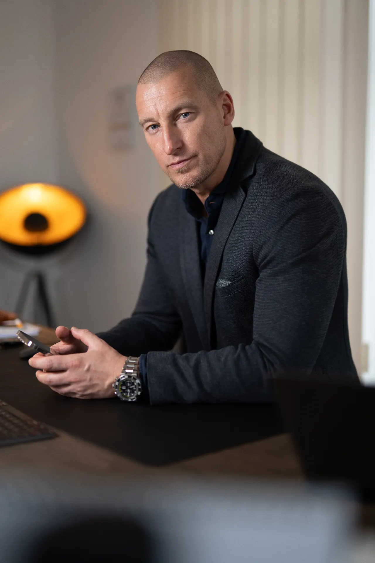 10XMarcel at his desk between live sales call reviews